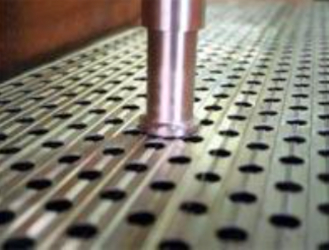 Grating panel with spring-loaded batten image